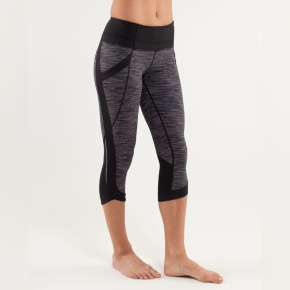 LULULEMON Run: Chase Me Crop Size 4 Wee Are From Space Black Combo Black - Picture 1 of 5